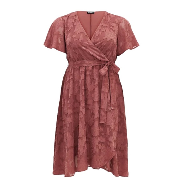 torrid Dresses & Skirts - Torrid PINK FLORAL BURNOUT JACQUARD WRAP MIDI DRESS Size 00